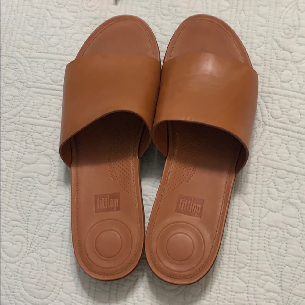 Slides tan